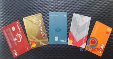 Três em cada dez brasileiros usam cartão de crédito para pagar despesas do dia a dia, aponta Serasa