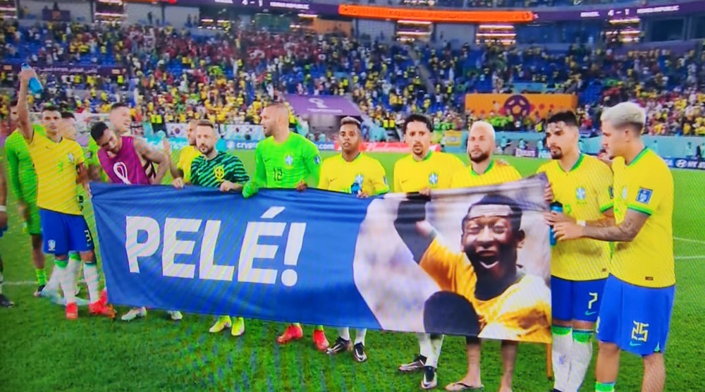 Seleção Brasileira homenageia Pelé em pós-jogo