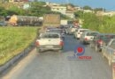 Batida frontal deixa dois feridos graves e interdita BR-381 por mais de uma hora, em Sabará
