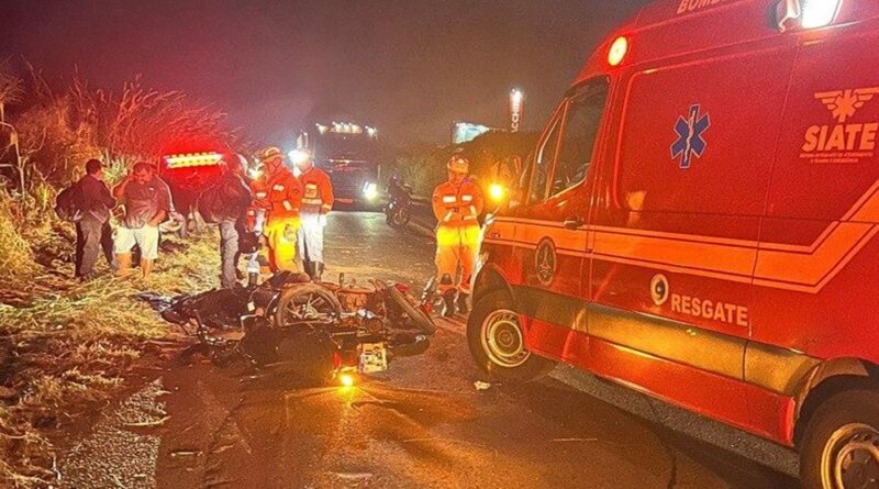 Motociclista morre esmagado por carreta após tentativa de ultrapassagem em rodovia