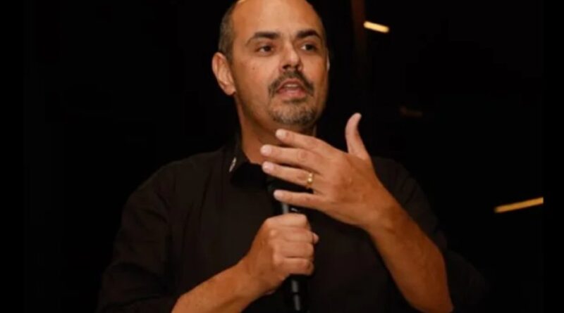 Simões usa evento como palanque