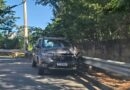 Condutor perde controle e colide contra Guarde Hail em Itabira