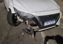 Sentra bate em Voyage parado e tenta deixar o local