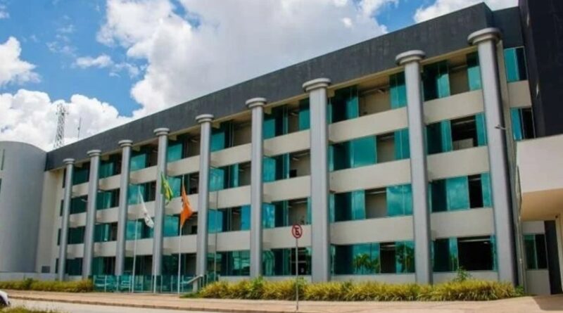 Servidores fazem greve em Divinópolis