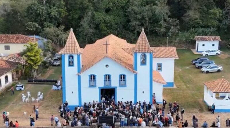 Uma das igrejas mais antigas de Minas reabre