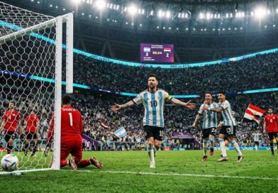 Argentina garante vaga nas quartas de final da Copa do Mundo em jogo memorável