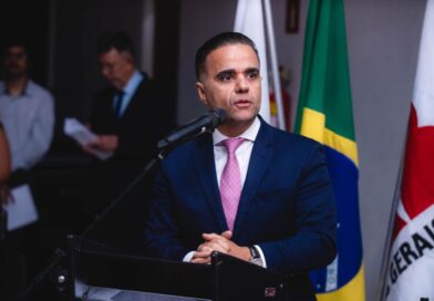 Presidente da OAB-MG participa da Semana Jurídica do UNILAVRAS com palestra sobre advocacia e inteligência artificial