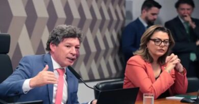 Câmara aprova fim da “taxa das blusinhas”; proposta segue ao Senado